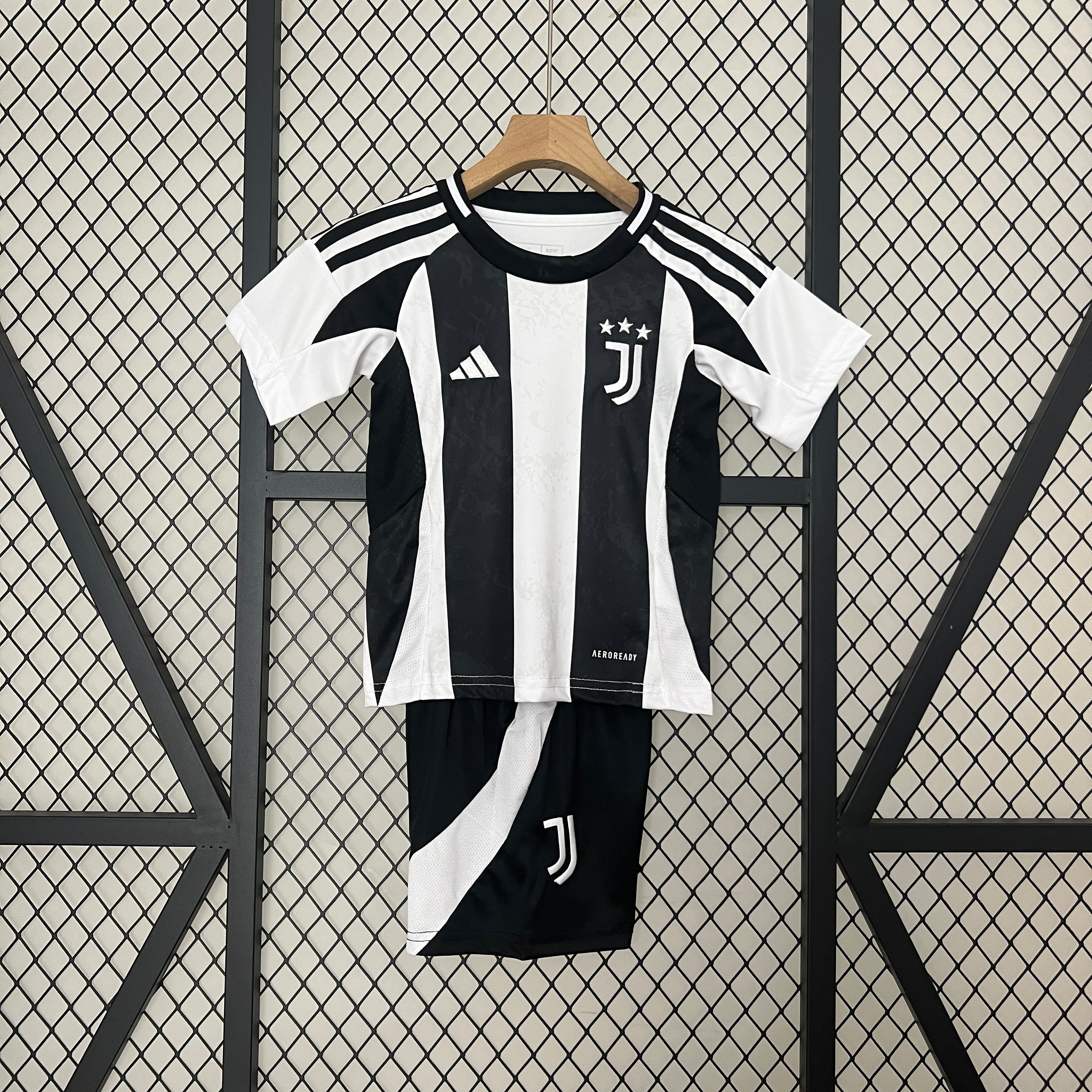 Conjunto Niños Juventus Local 2024/25
