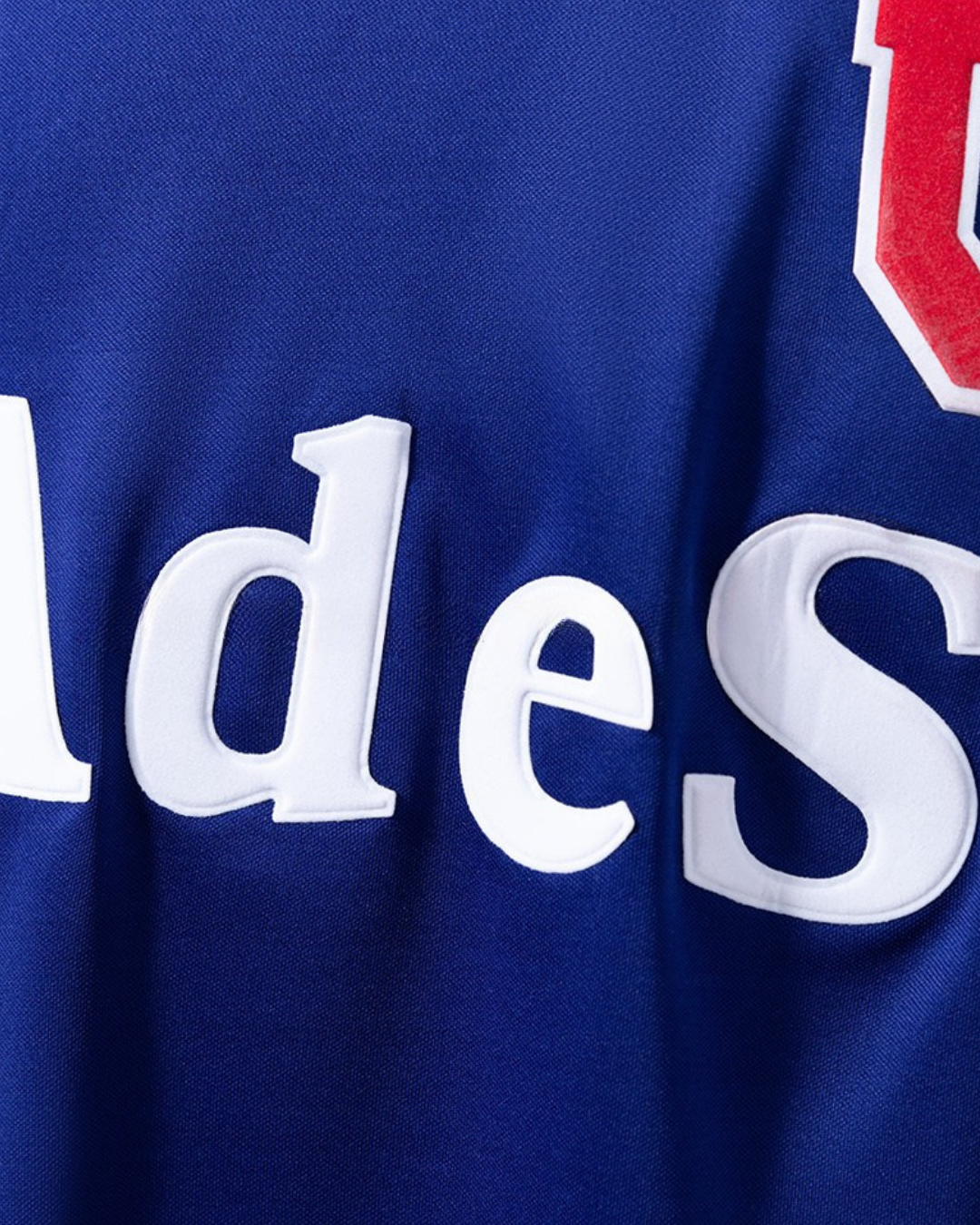 Camiseta Retro Universidad de Chile año 1999/2000 Bicampeón – Calidad Premium, detalles históricos.