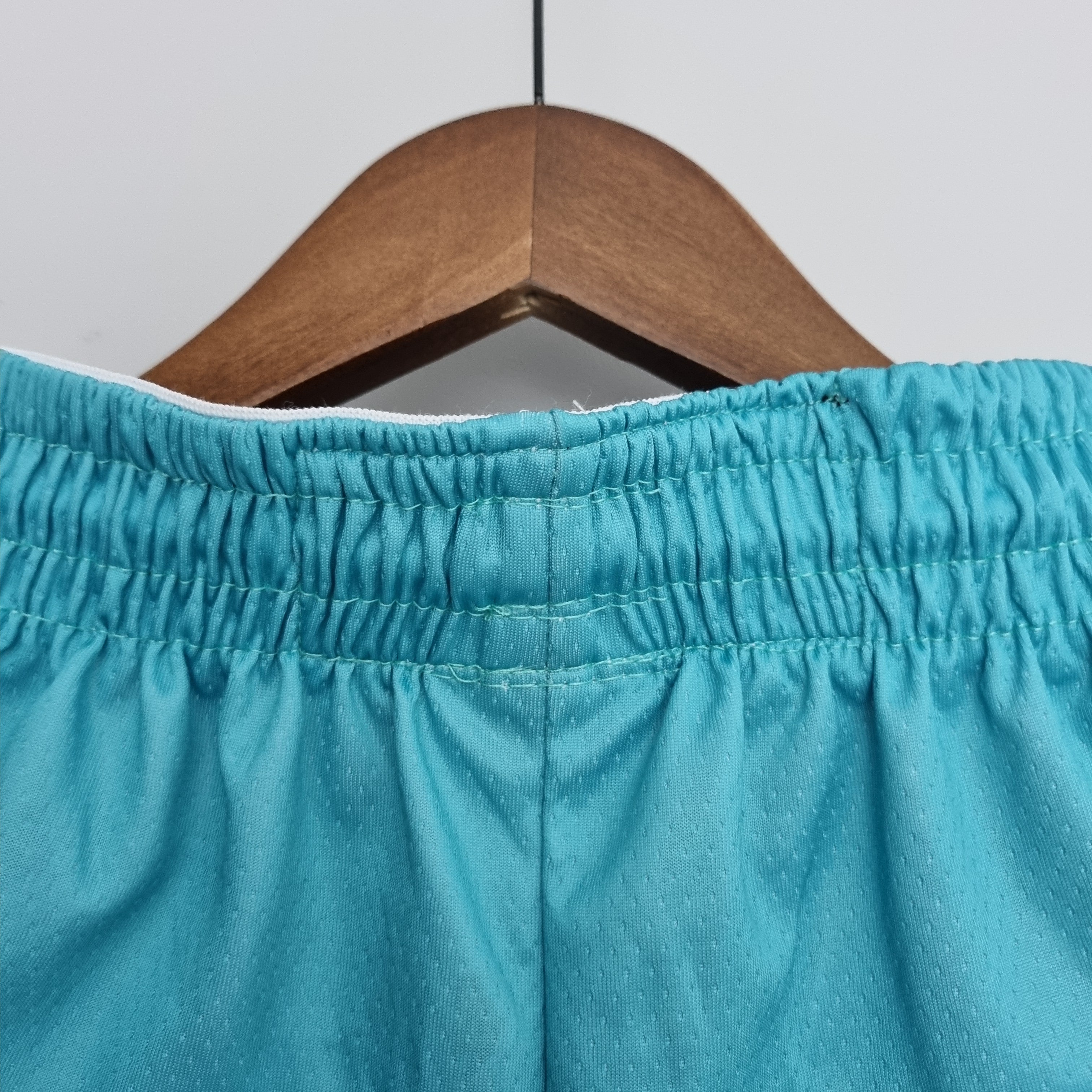 Camiseta Charlotte Hornets "Urban Edition" Shorts Azules