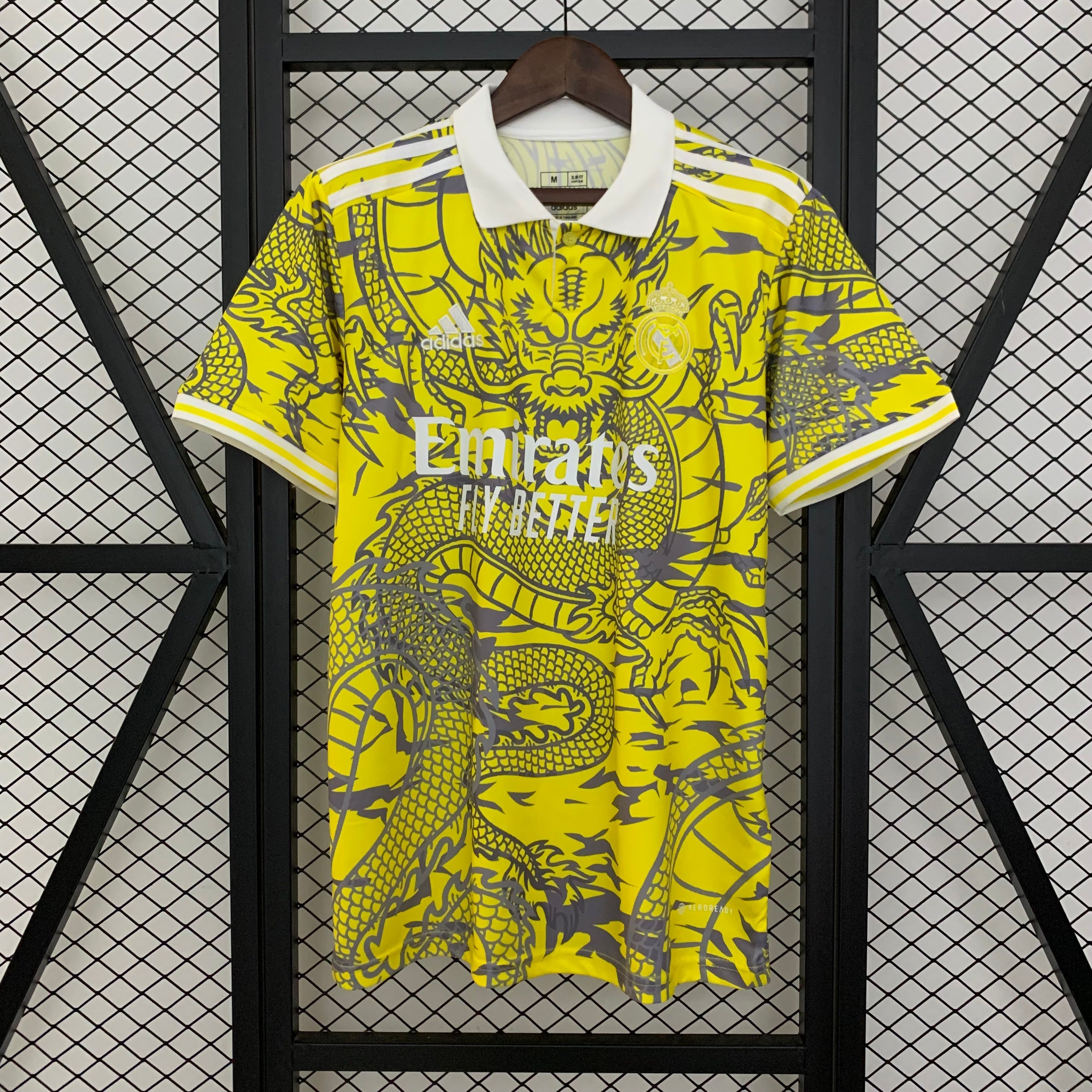 Real Madrid Edición Yellow Dragon 2025/26 Versión Fan