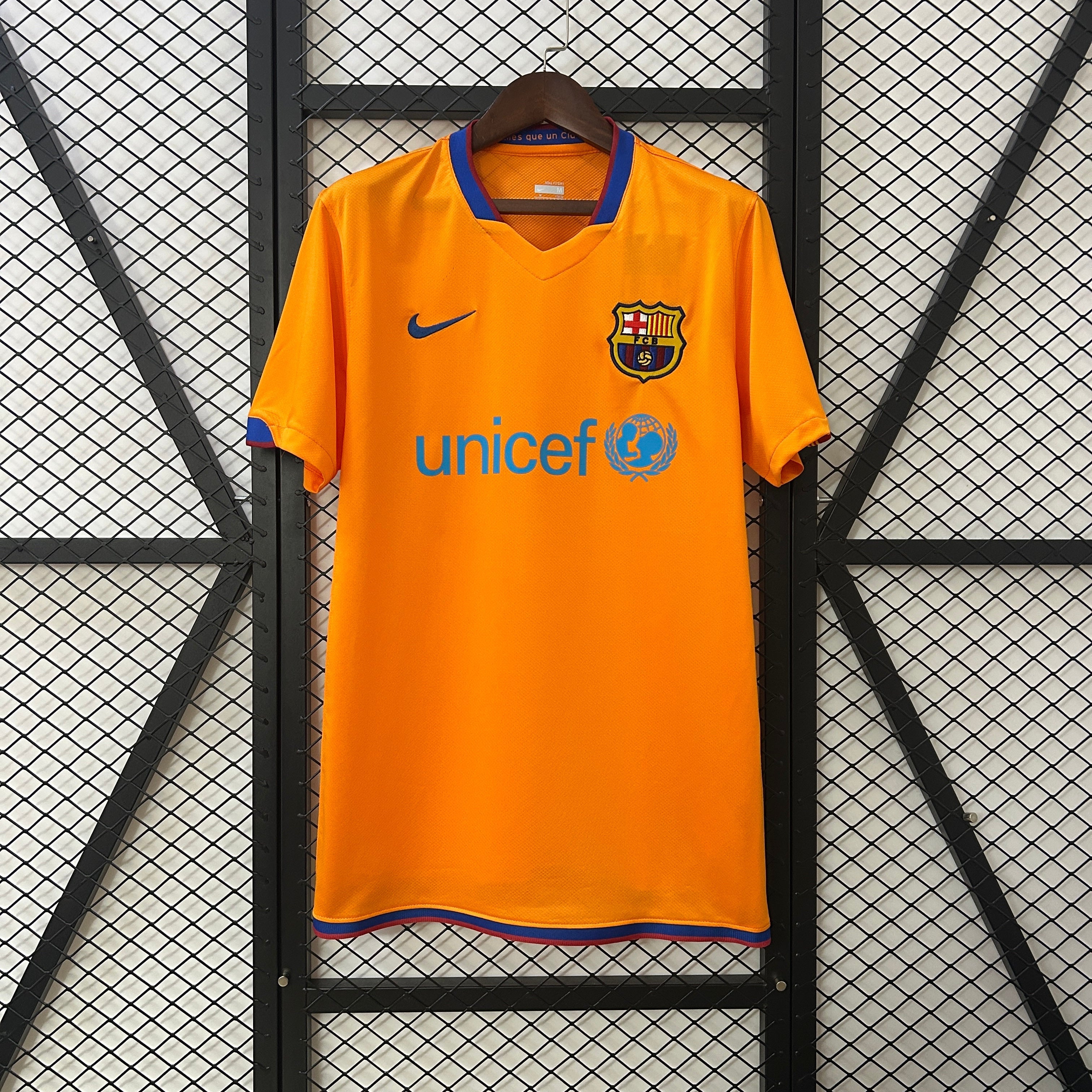 Camiseta FC Barcelona Visita Retro 2006/07 Versión Fan