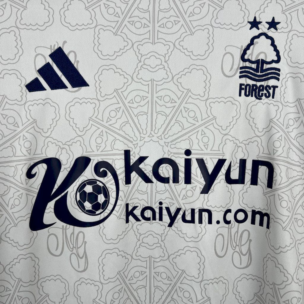 Nottingham Forest Visita 2025/26 Versión Fan