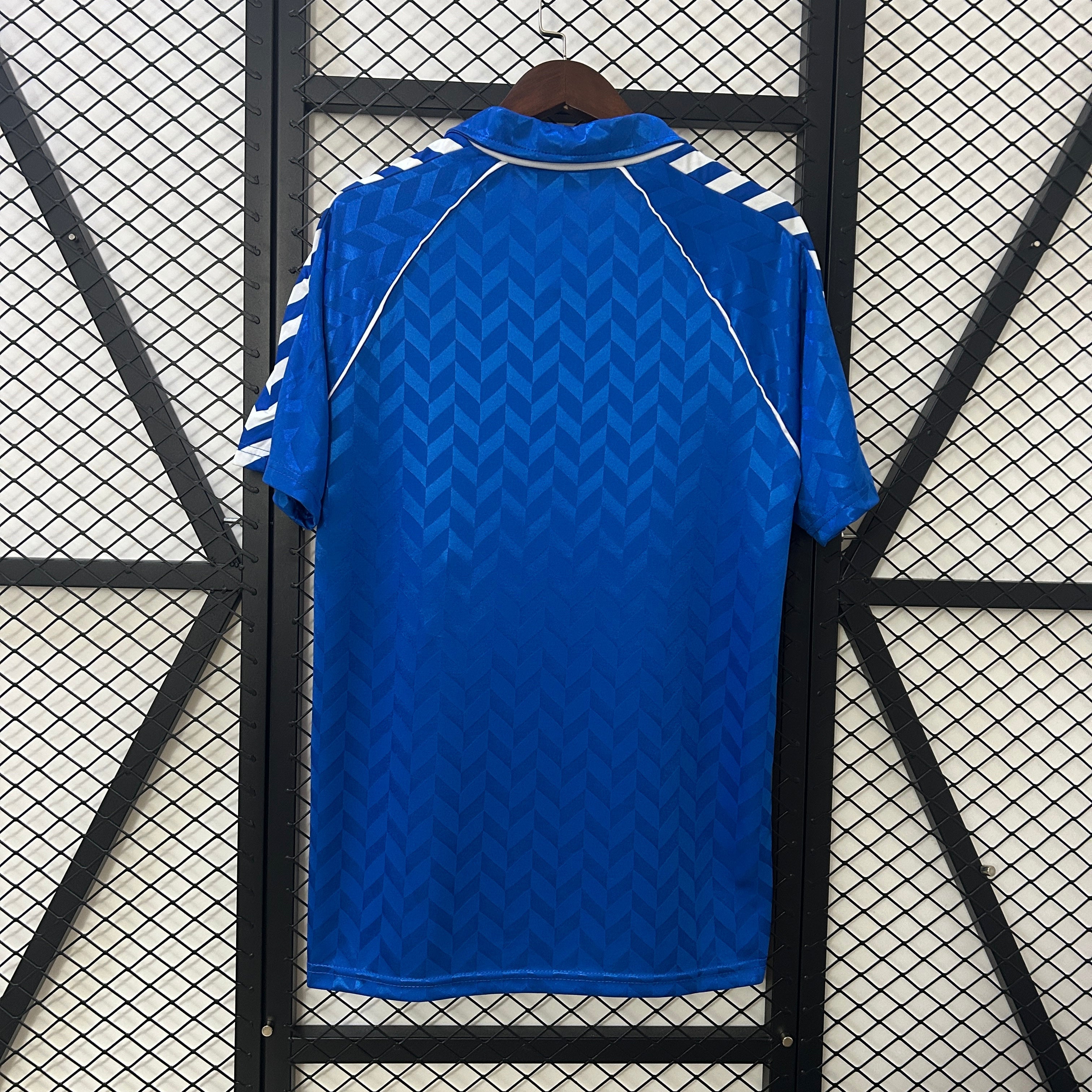 Camiseta Real Madrid Visita Retro 1988 Versión Fan