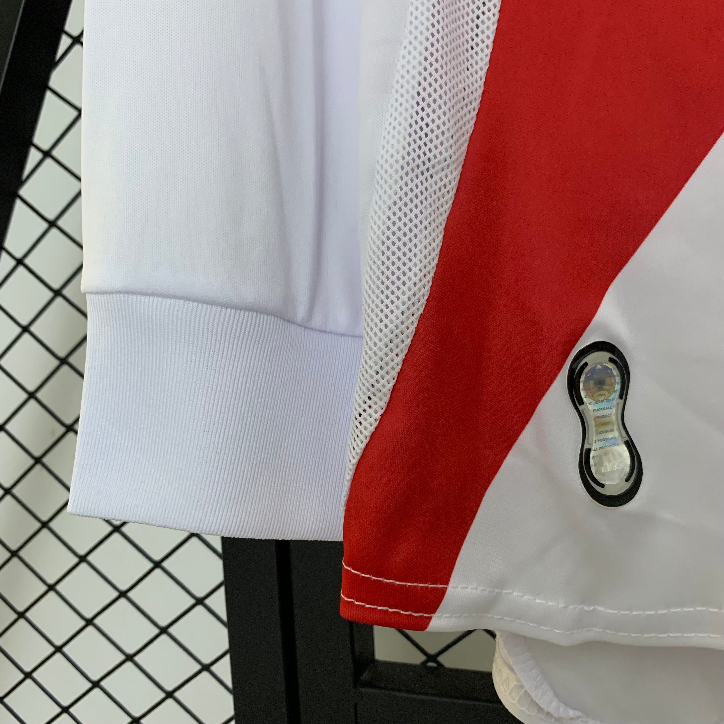 Camiseta River Plate Local Retro Manga Larga 2006/07 Versión Fan