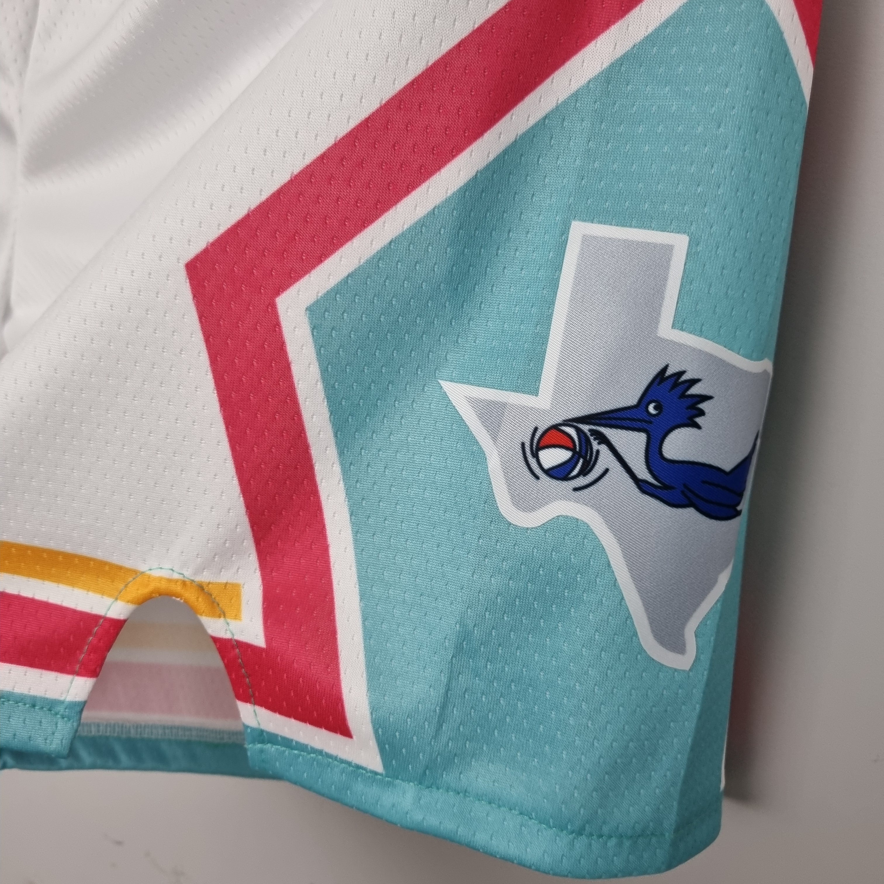 Camiseta San Antonio Spurs "Urban Edition" Shorts Blancos