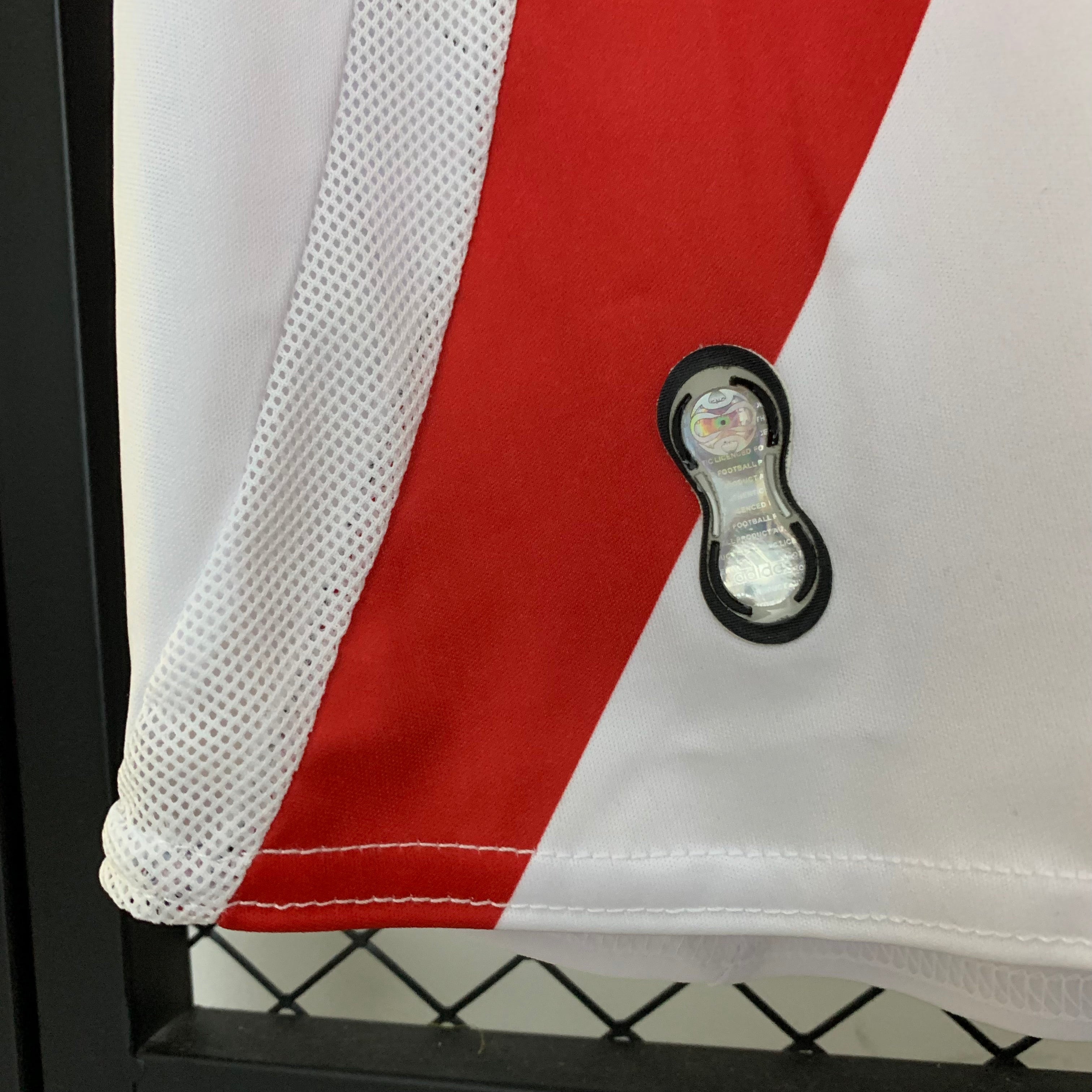 Camiseta River Plate Local Retro 2006/07 Versión Fan