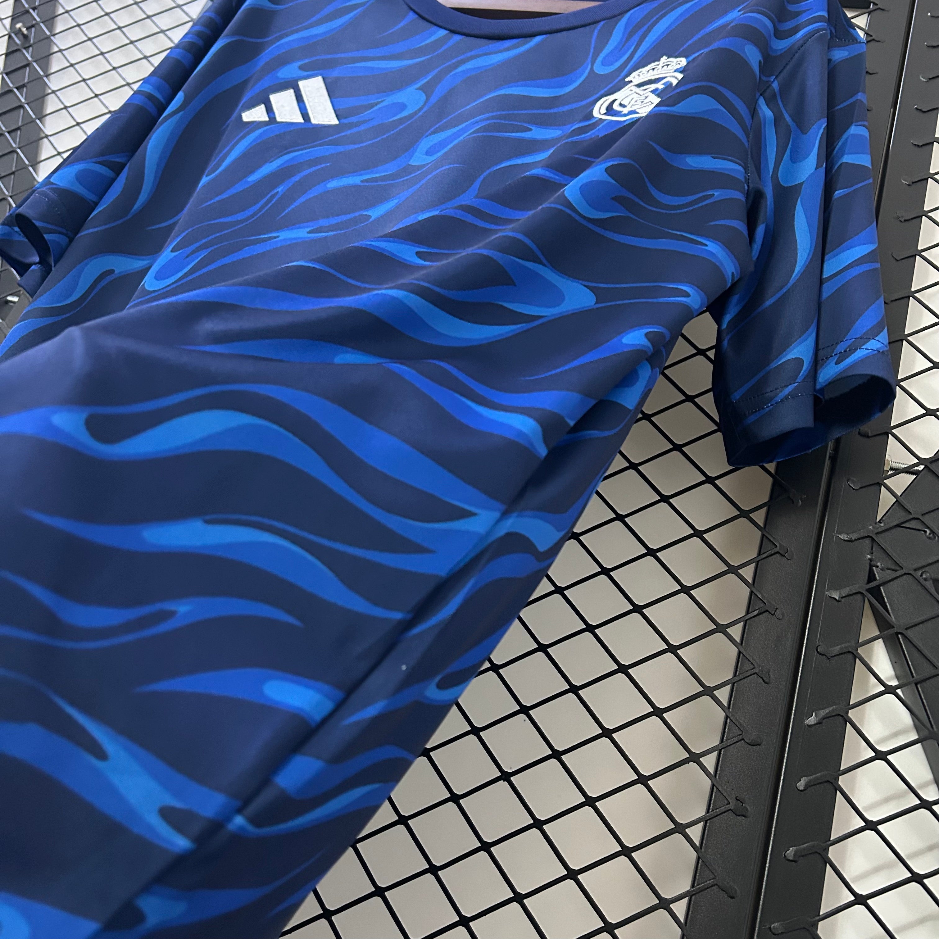 Real Madrid Entrenamiento Azul 2025/26 Versión Fan