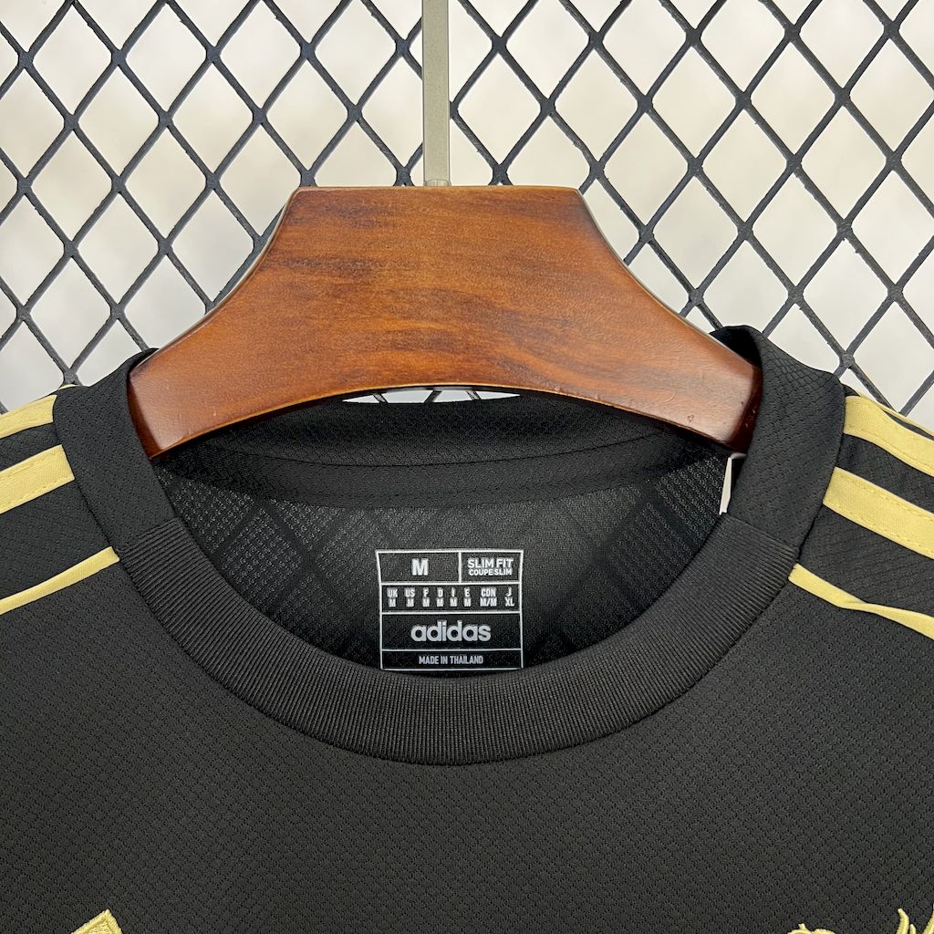 Camiseta Liverpool "Negro Dorado" 2025/26 Versión Fan