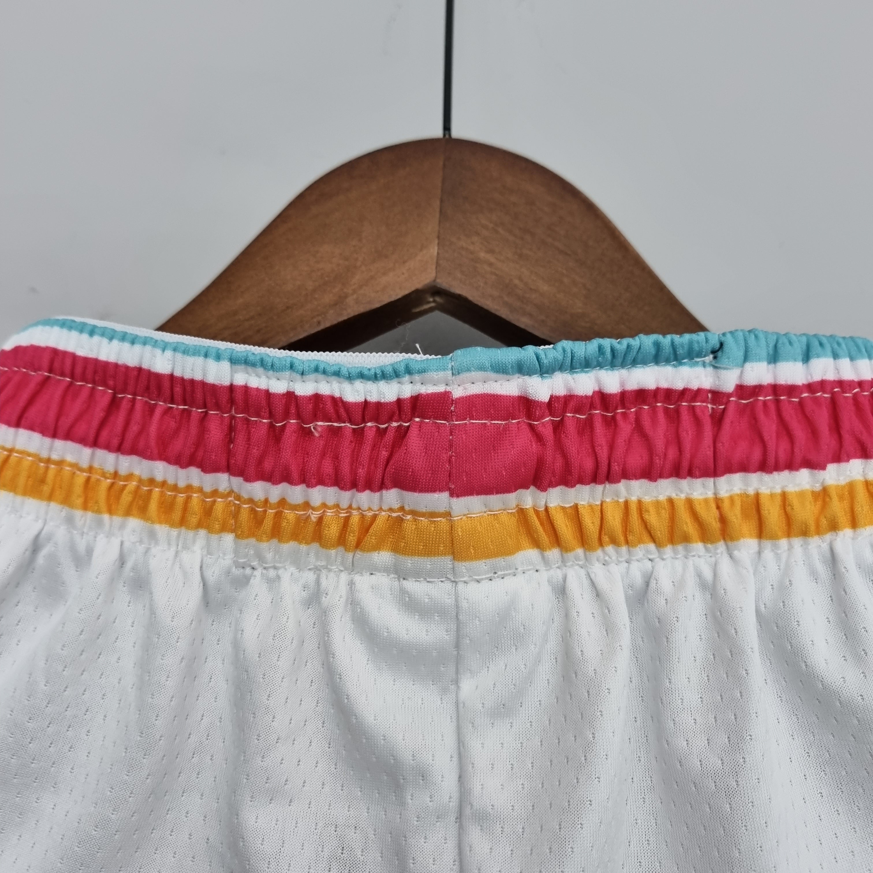 Camiseta San Antonio Spurs "Urban Edition" Shorts Blancos