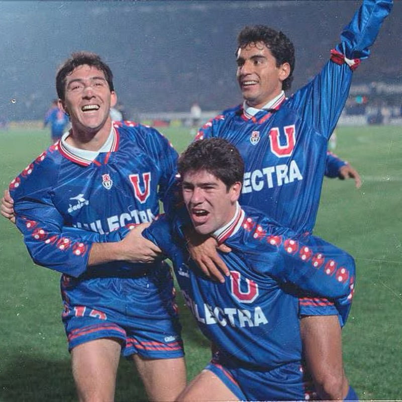 Camiseta Retro Universidad de Chile año 1996 – Calidad Premium, detalles históricos.