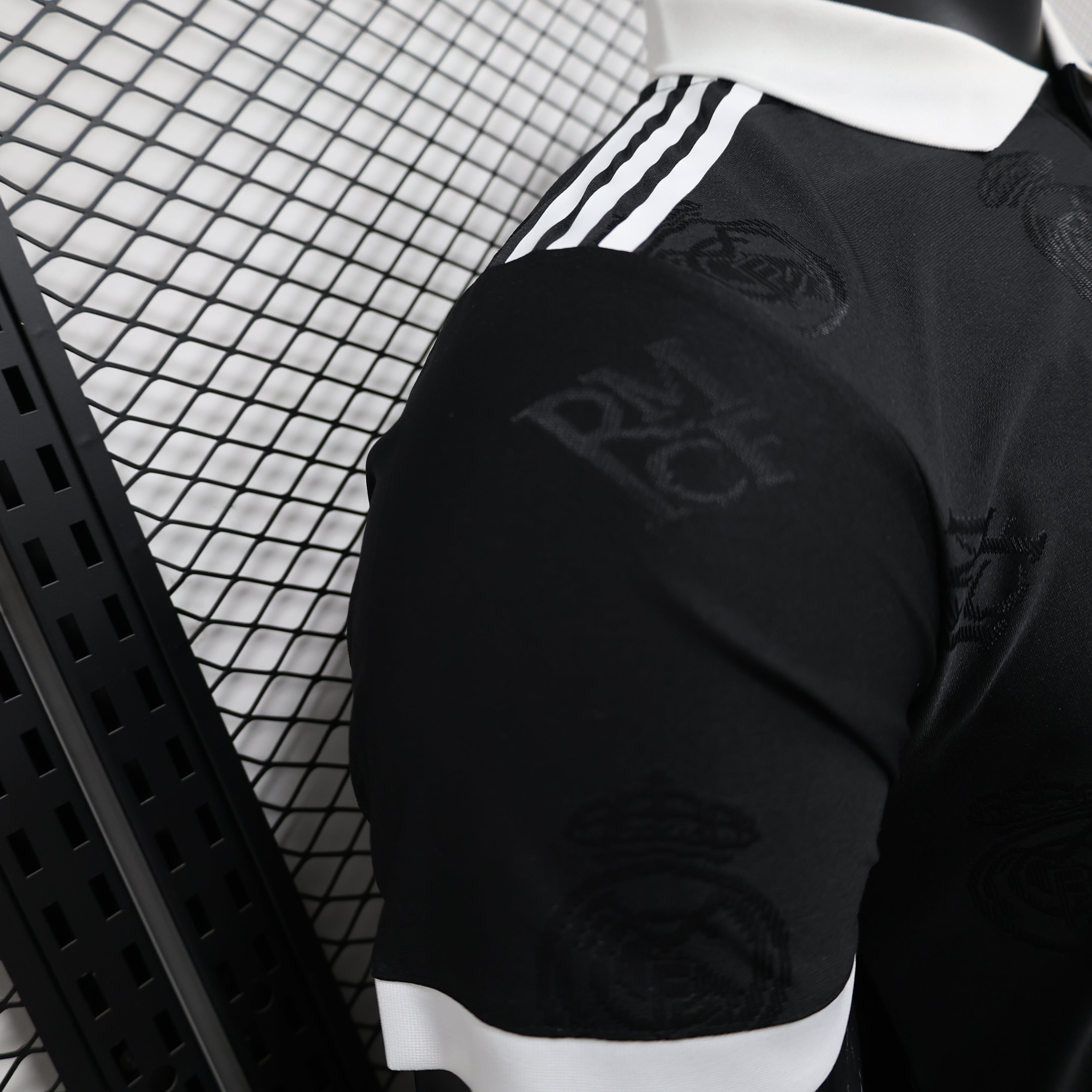 Real Madrid Polo Negro 2025/26 Versión Jugador