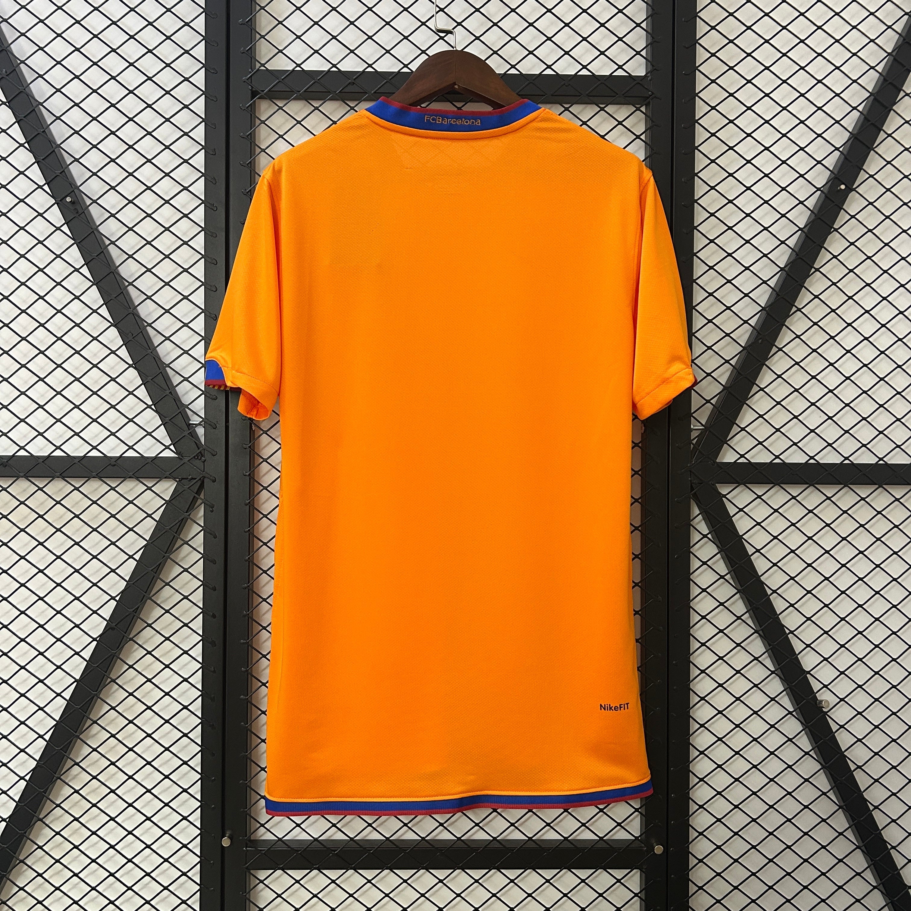 Camiseta FC Barcelona Visita Retro 2006/07 Versión Fan