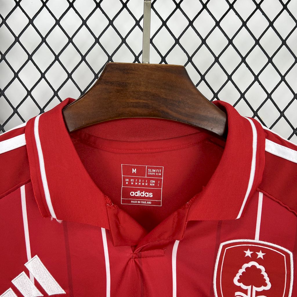 Nottingham Forest Local 2025/26 Versión Fan