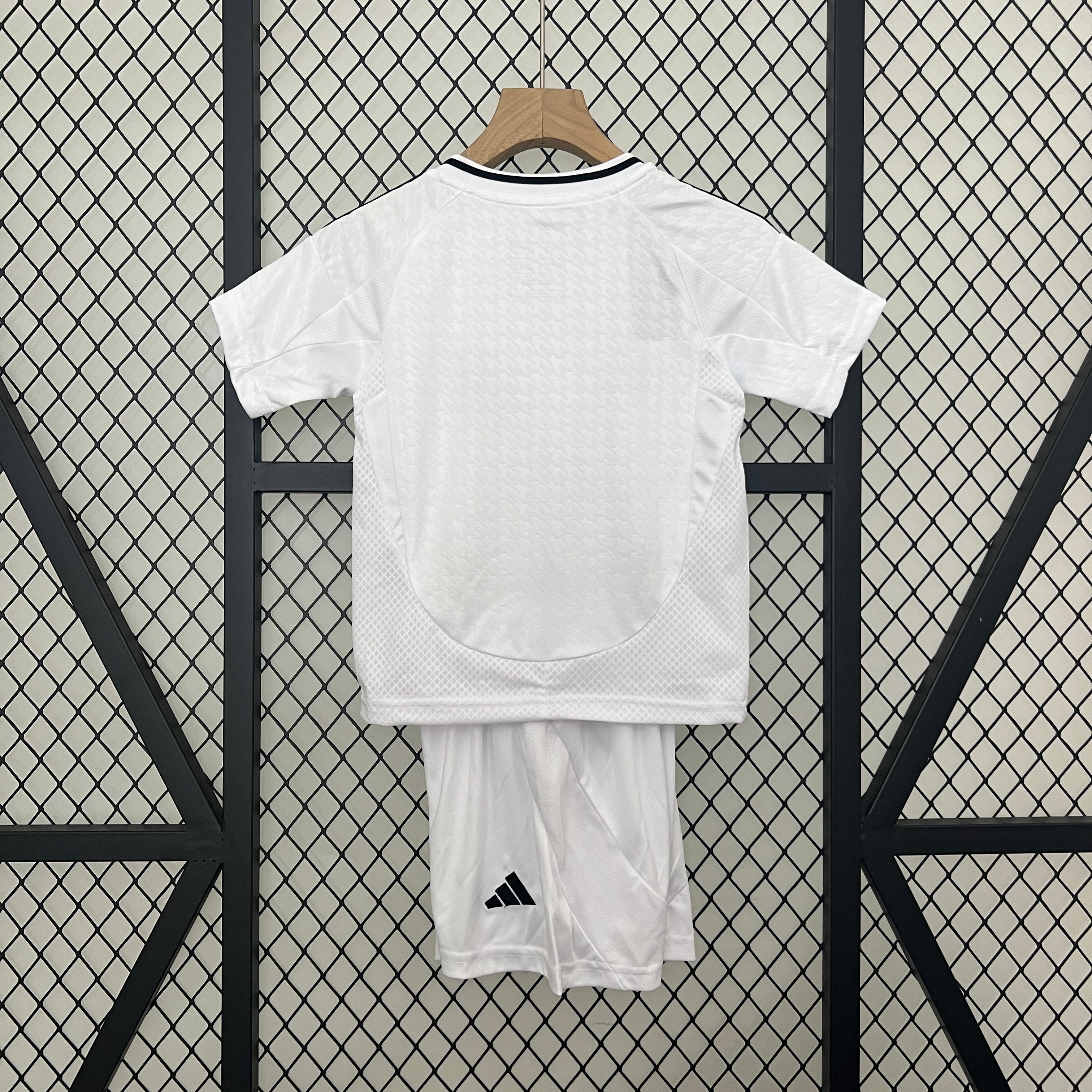 Conjunto niños Real Madrid Local 2024/25
