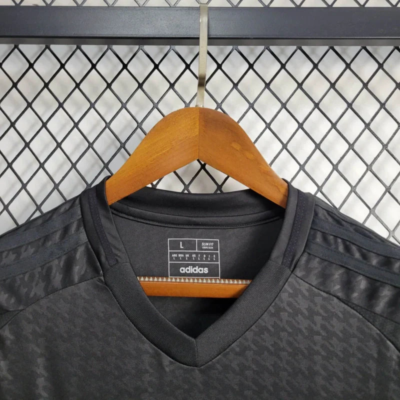 Real Madrid "Especial Negra" 2024/25 Versión Fan